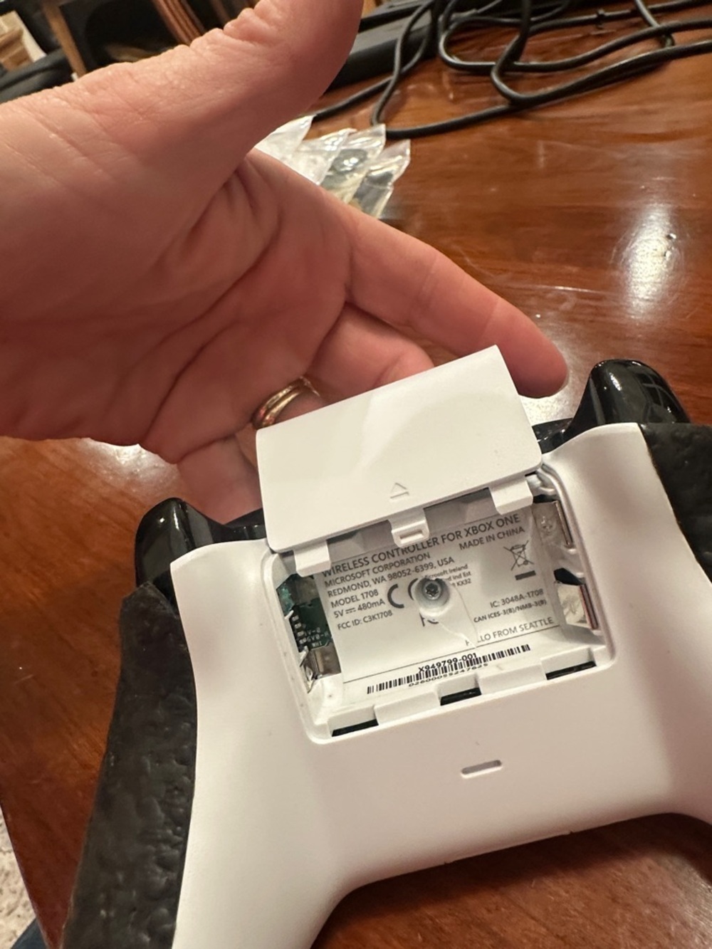 White Wireless Controller - Picture 4 of 5